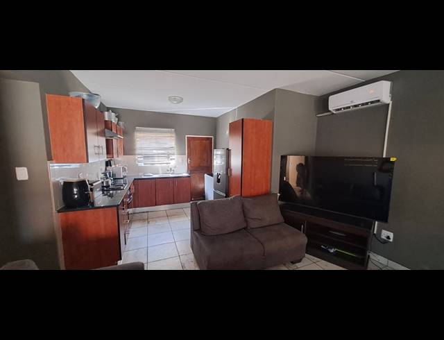 3 BEDROOM APARTMENT FOR SALE IN WATERVAL EAST